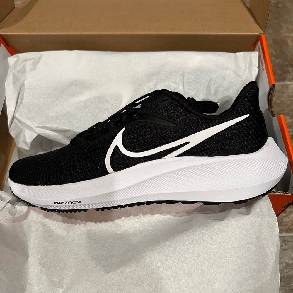 Nike Women’s Black Pegasus Zoom Sneakers